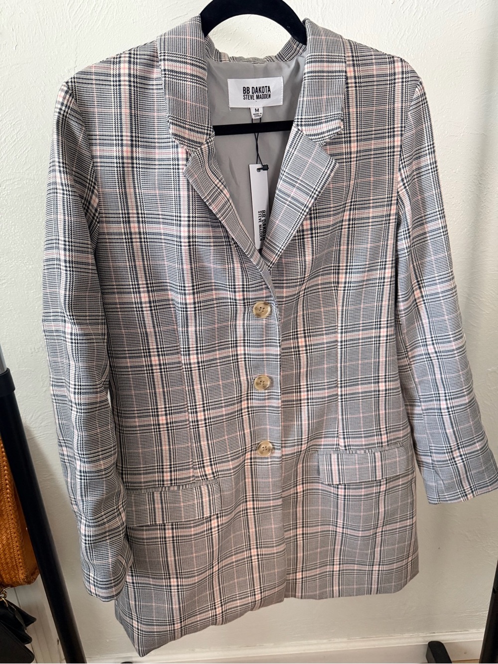 BB Dakota Plaid Notch Collar Longline Blazer in Gray and Pink - Size Medium